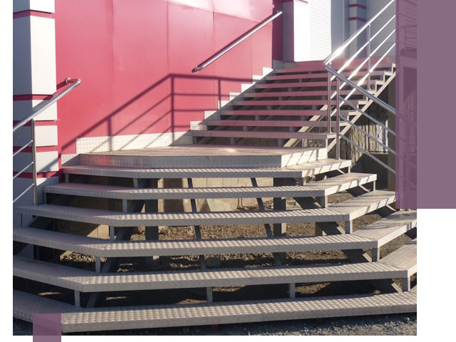 Лестницы для магазина в Учалах — изготовление и монтаж