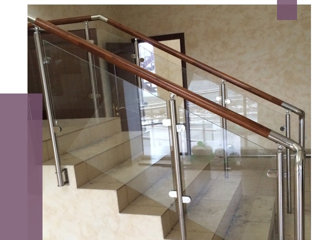 Комбинированные перила из металла и дерева в Учалах