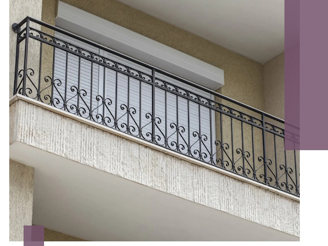 Балконные ограждения из металла и стекла в Учалах для домов