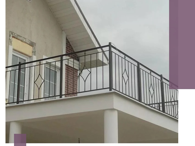 Изготовление балконных ограждений в Учалах из металла и стекла